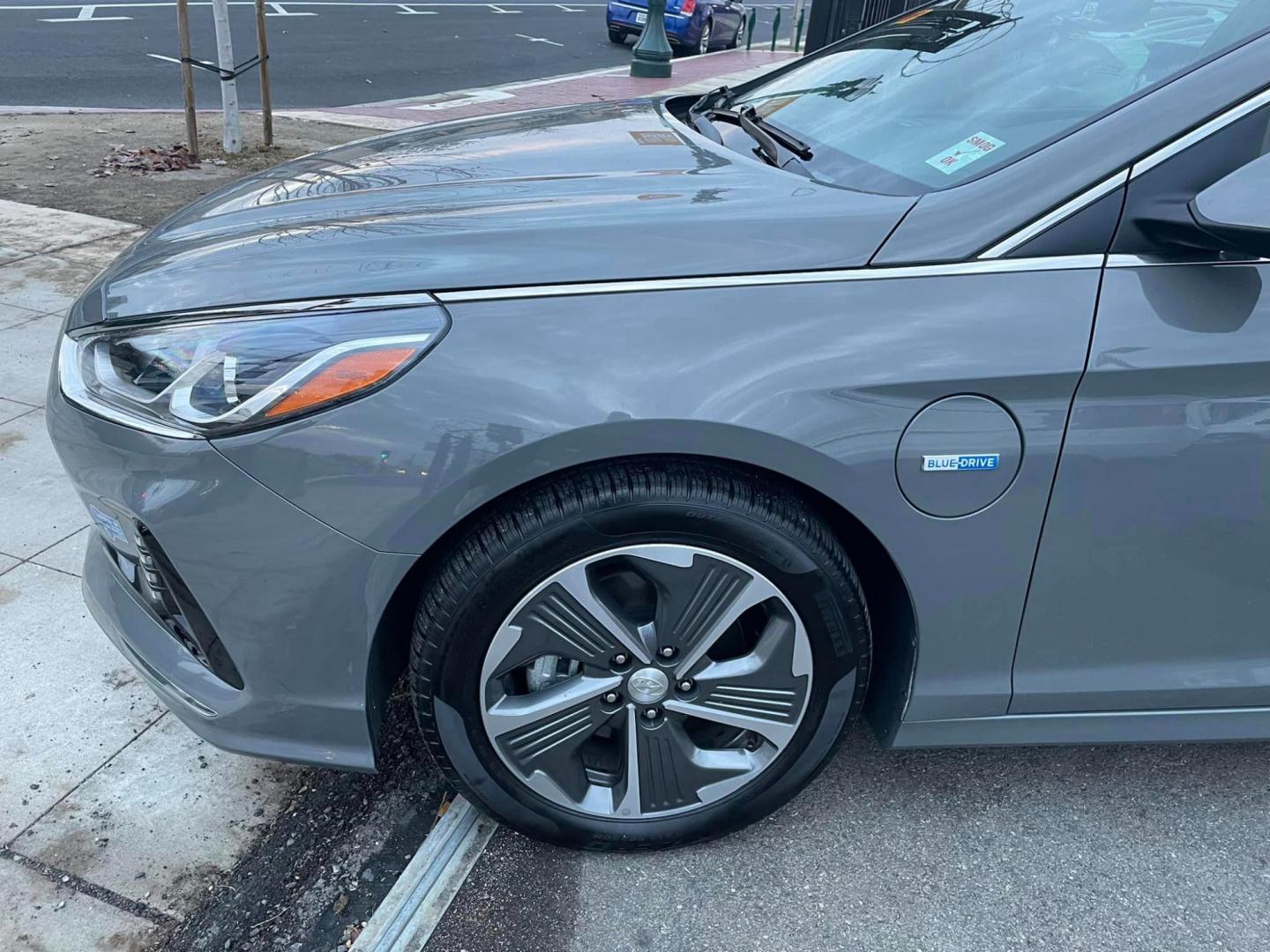 2019 GRAY /GRAY Hyundai Sonata Plug-In (KMHE14L22KA) , located at 744 E Miner Ave, Stockton, CA, 95202, (209) 944-5770, 37.956863, -121.282082 - Photo#4